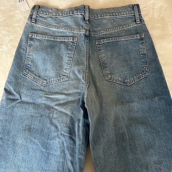 GAP Wide Leg Sky High Jeans (NWT) - Picture 2 of 4